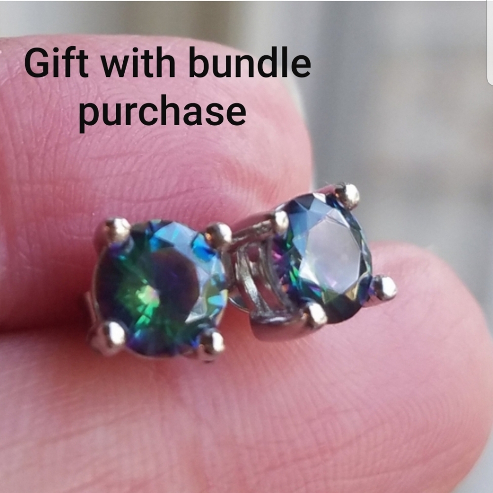 Swarovski Elements 925 Silver Solitaire Studs NEW - Picture 1 of 8